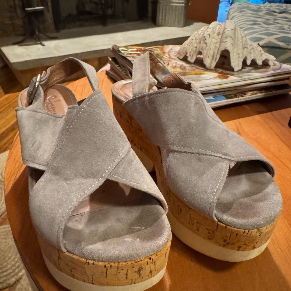 Homers Gray Suede Platform Heels